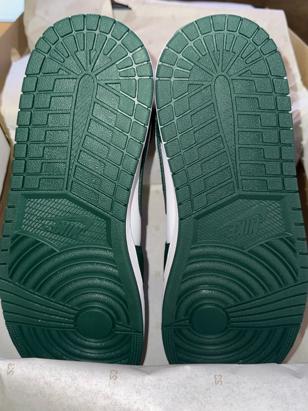 Jordan• 1 Mid in Noble Green, Pollen, White